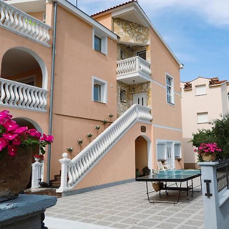 Apartments Villa Dolmar Vodice Eksteriør billede