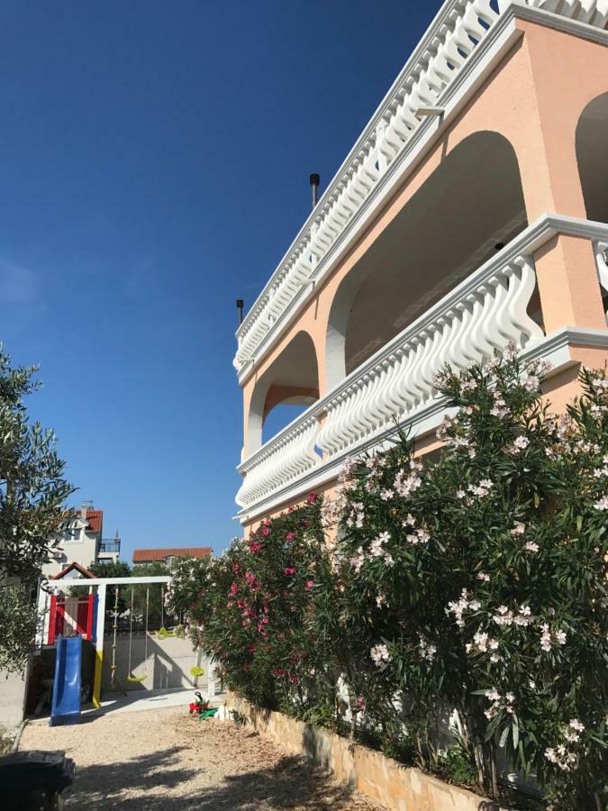 Apartments Villa Dolmar Vodice Eksteriør billede