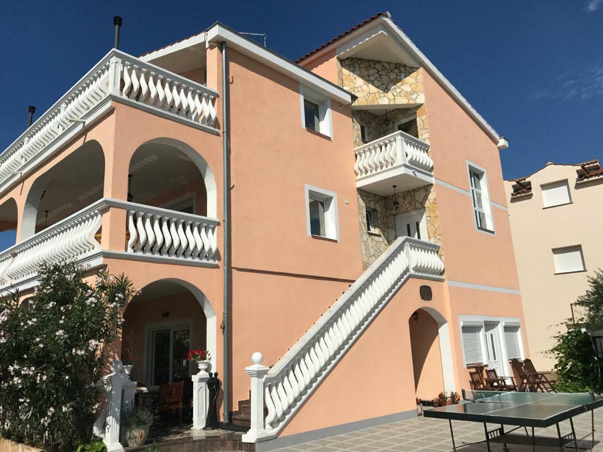 Apartments Villa Dolmar Vodice Eksteriør billede